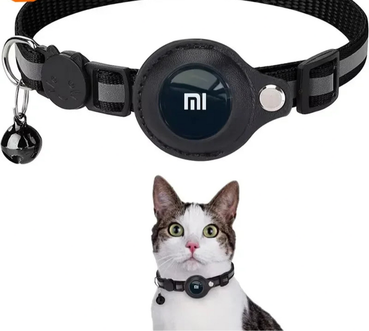 Black pet collar with a digital display and bell, featuring the Xiaomi logo, on a white background with a cat wearing the collar.